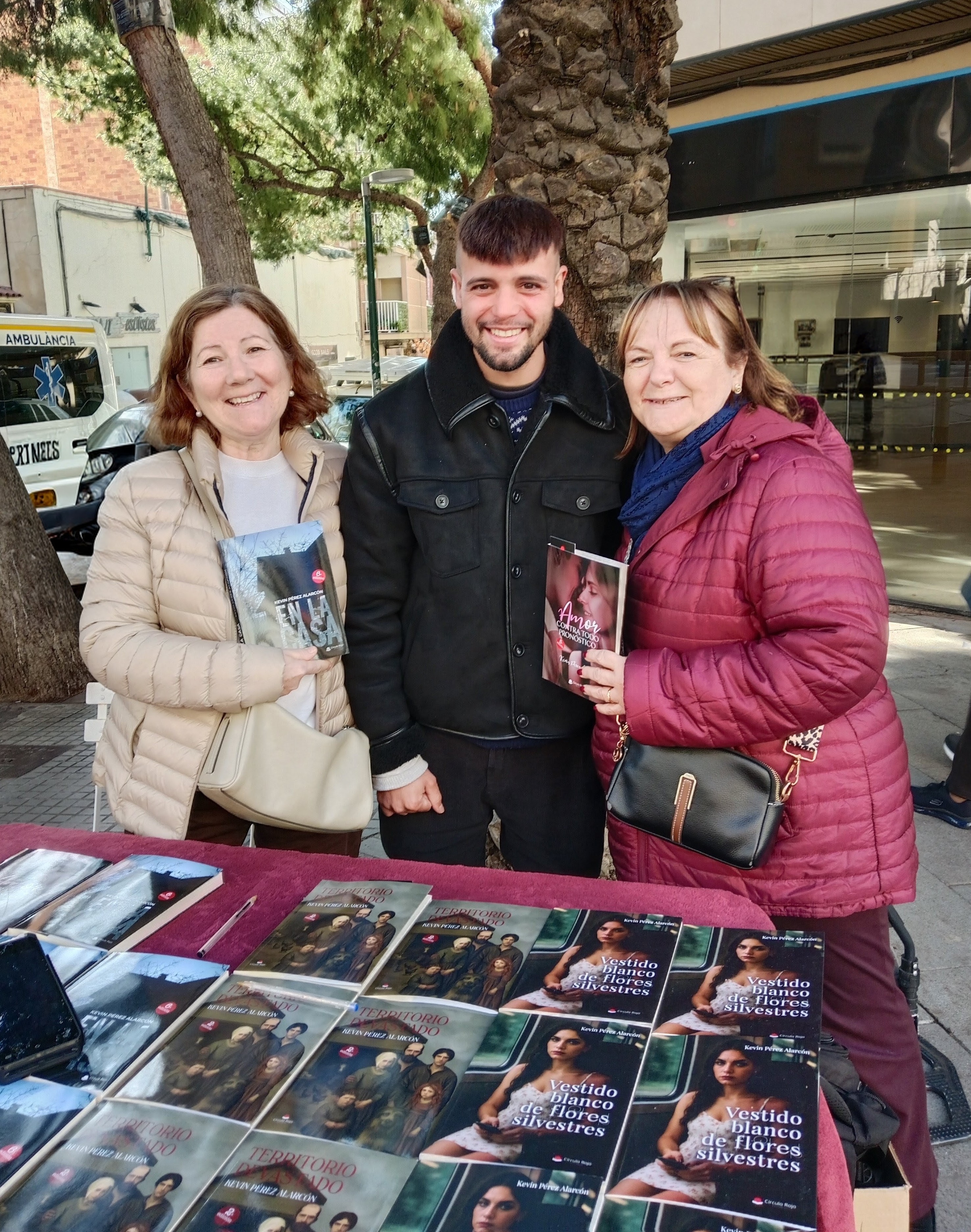 Lectoras con mis novelas Amor contra todo pronóstico y En la casa