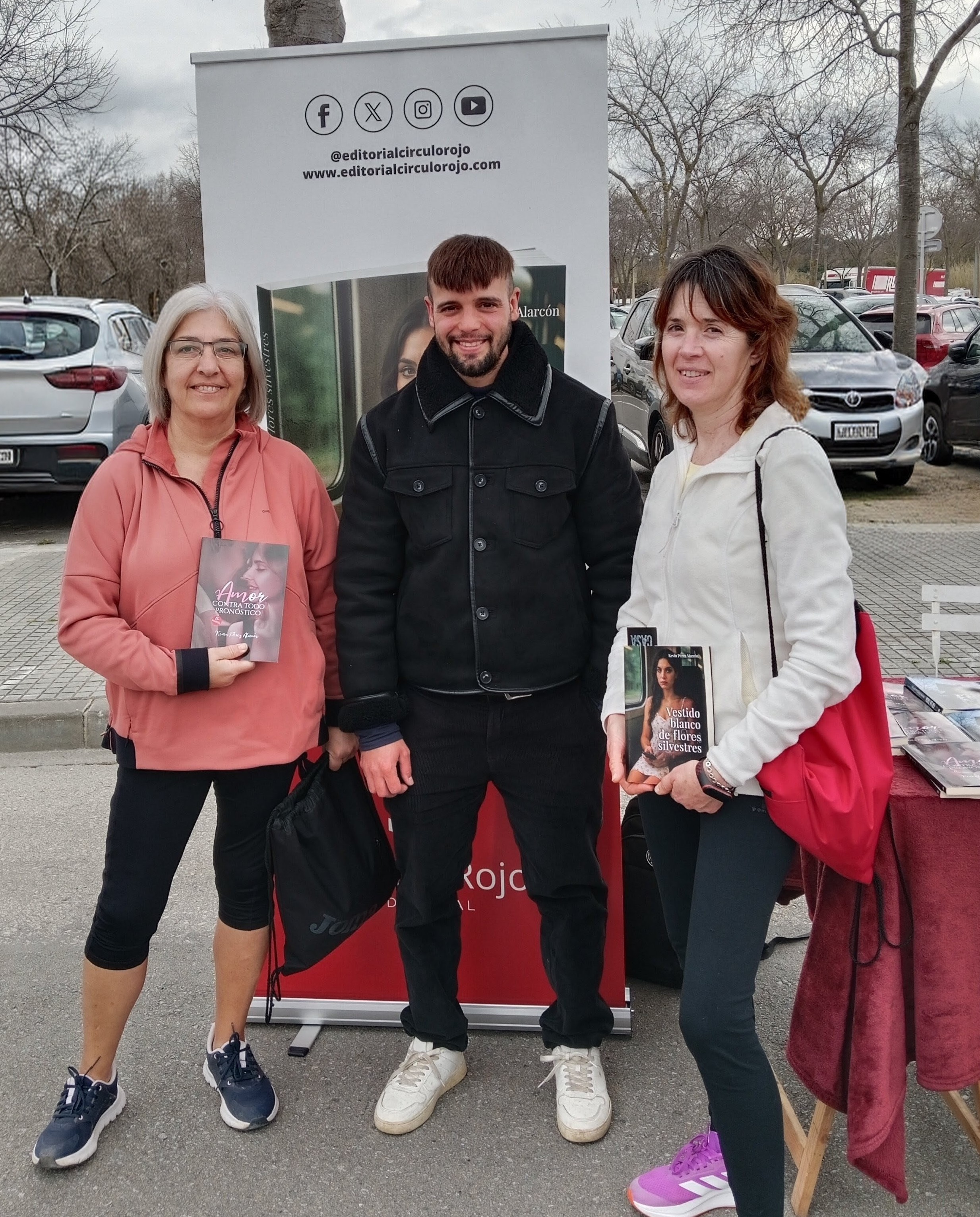 Lectoras con mis novelas Amor contra todo pronóstico y Vestido blanco de flores silvestres