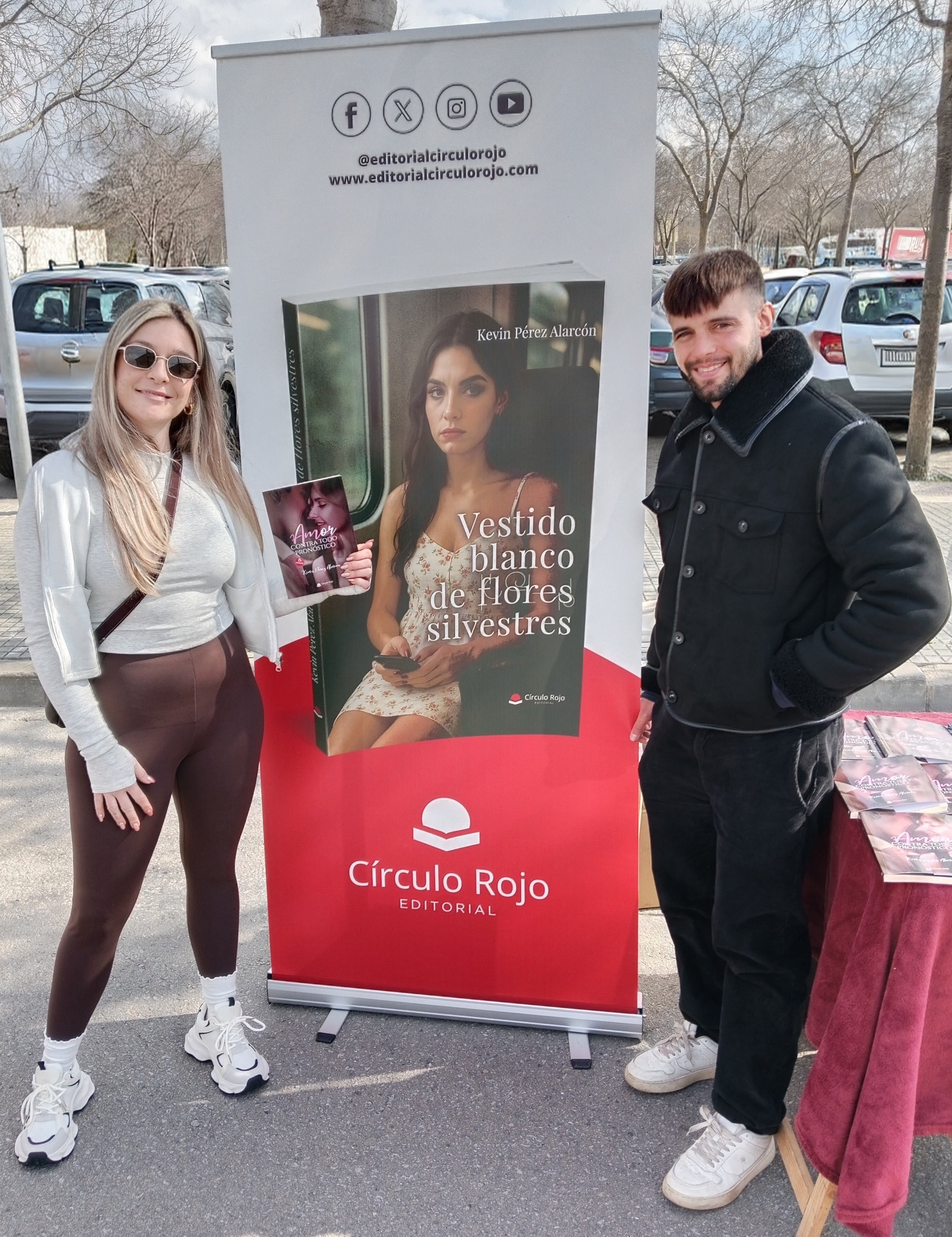 Lectora con mi novela Amor contra todo pronóstico